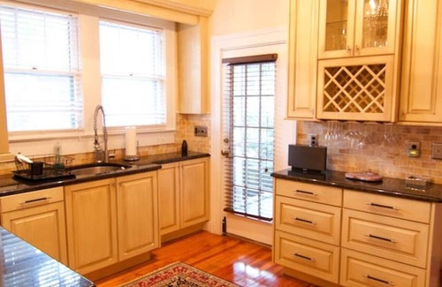 Duckpond House | Beautiful Downtown 2 BR Home w/Yard