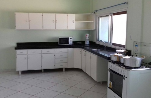 Praia do Morro House | Beautiful DUPLEX - SUPER SPACIOUS. The ONLY 800 METERS FROM THE BEACH, 4 ROOMS