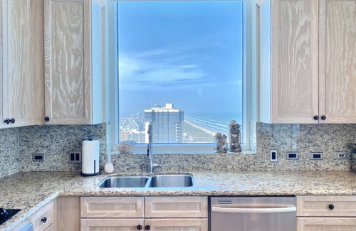 South Padre Island Apartment | Beautiful, elegant and luxurious all the way, with spectacular views from the 25th floor!