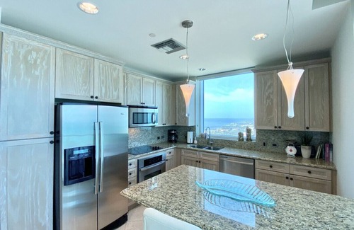 South Padre Island Apartment | Beautiful, elegant and luxurious all the way, with spectacular views from the 25th floor!