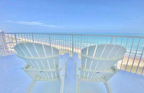 South Padre Island Apartment | Beautiful, elegant and luxurious all the way, with spectacular views from the 25th floor!