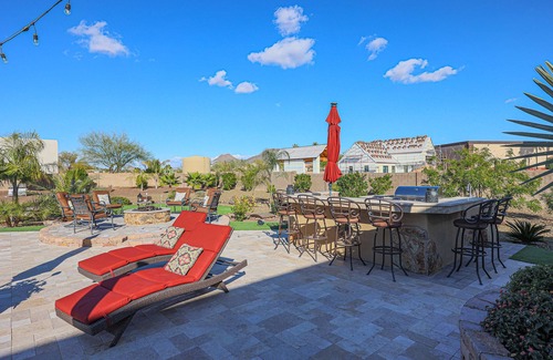 Peoria House | Beautiful Entertainers Dream! Large resort-like pool-Putting green-over 1 acre