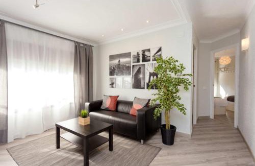 Collblanc y La Torrassa Apartment | Beautiful and Comfortable Apartment for 6 People Next to Fira de Barcelona