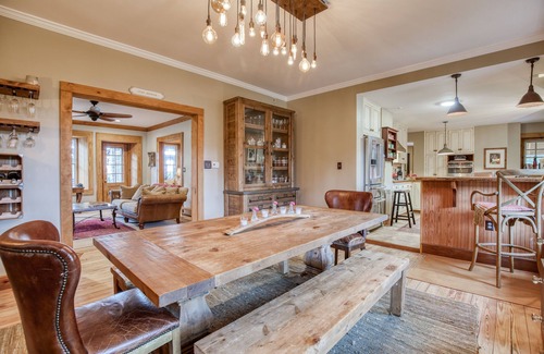 Bluemont Villa | Beautiful Estate Nestled in the Blueridge Near Bluemont Wine Country