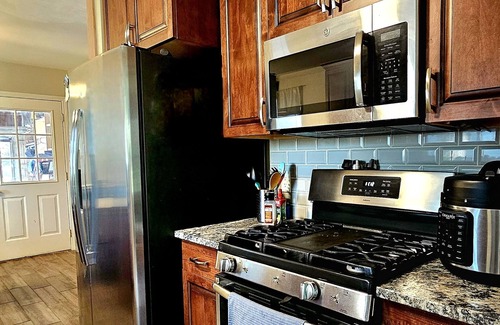 Charlotte House | Beautiful Family Friendly Home, with spacious yard, 5 min from theme park!