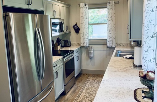 Cullowhee House | BEAUTIFUL FAMILY VACATION HOME, private dock on Lake Glenville, 5 Bed, 3 Bath