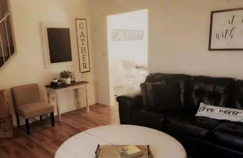 Grandview House | Beautiful Farmhouse Style Townhome - 3Bdrm