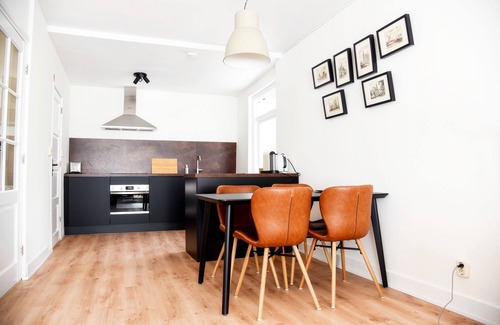 Leiden Apartment | Beautiful first and second floor apartment in historic Leiden