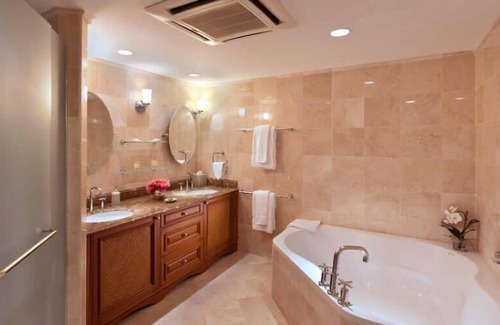 Mount Brevitor Villa | Beautiful Five Bedroom Ocean Front Villa