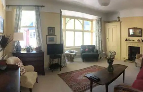 Chiswick Apartment | Beautiful flat by Turnham Green Terrace, Chiswick