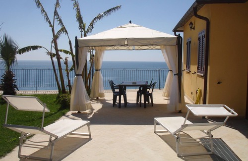 Regione Ronchi Apartment | Beautiful flat with private garden and shared pool HEATING to 37°
