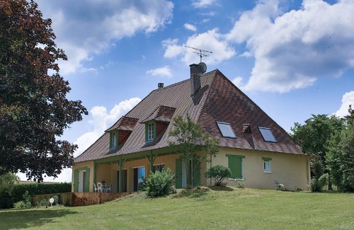 Condat-sur-Trincou House | Beautiful charming house with shaded park and swimming pool near Brantome