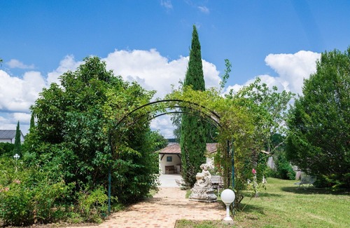 Condat-sur-Trincou House | Beautiful charming house with shaded park and swimming pool near Brantome