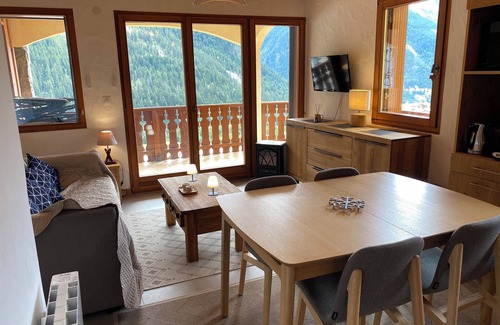 Champagny-en-Vanoise Apartment | Beautiful apartment with magnificent views, 200 m from the ski lifts!