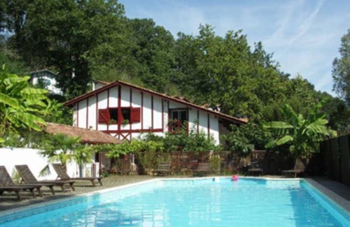 La Bastide-Clairence House | Beautiful typical Basque house in residence with swimming pool