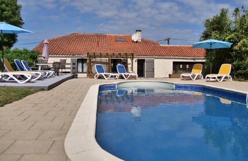 Le Champ-Saint-Pere House | Beautiful SpaciousnFamily friendly Gite with Pool and games room. Pets welcome