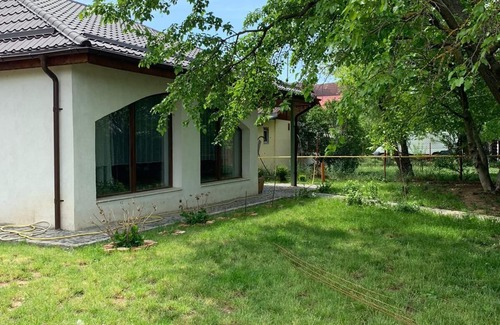 Snagov House | Beautiful fully furnished 2 Bdrm Villa with Pool, Snagov Bucharest Romania
