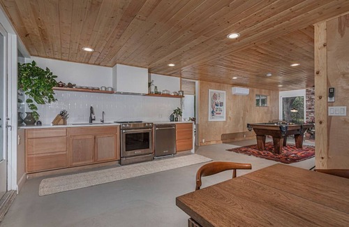 Three Rivers House | Beautiful Fully Renovated Mid-Centruy Modern Home!