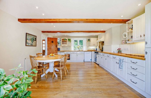 Bourton Cottage | Beautifully presented holiday home in Bourton-on-the-Water - Burghfield Cottage