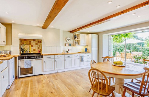 Bourton Cottage | Beautifully presented holiday home in Bourton-on-the-Water - Burghfield Cottage