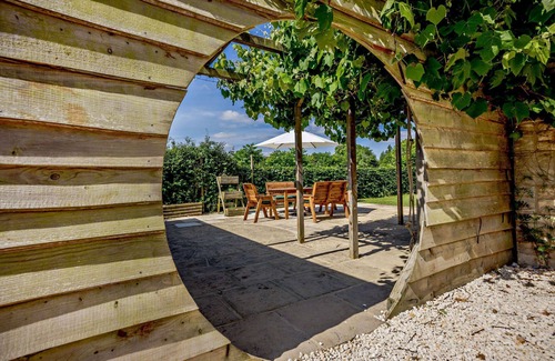 Bourton Cottage | Beautifully presented holiday home in Bourton-on-the-Water - Burghfield Cottage