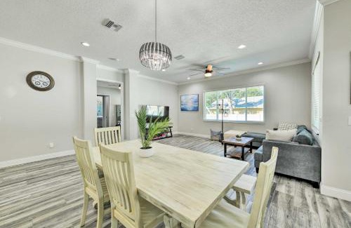 South Venice House | Beautiful Getaway about 4 Miles to Venice Beach!