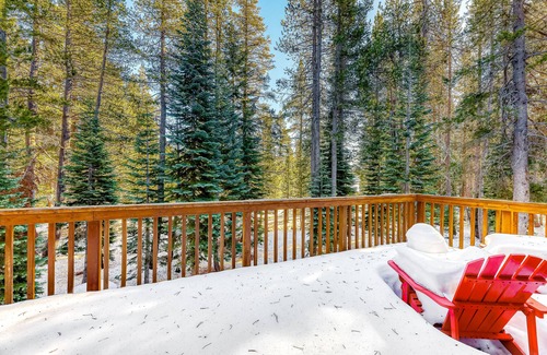 Serene Lakes House | Beautiful getaway with two fireplaces, covered deck, washer/dryer