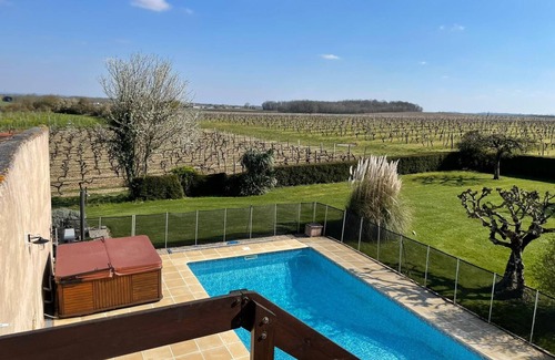 Nantille House | Beautiful Gite with pool and jacuzzi 6 pers 3 bedrooms