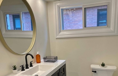 Glebe Apartment | Beautiful Glebe 2 story apartment with 2 parking spots