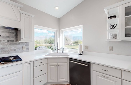 Saddlebrooke House | Beautiful Golf Course Home w/Mtn Views, Gas Grill, Shared Pool/Hot Tub - Dog OK