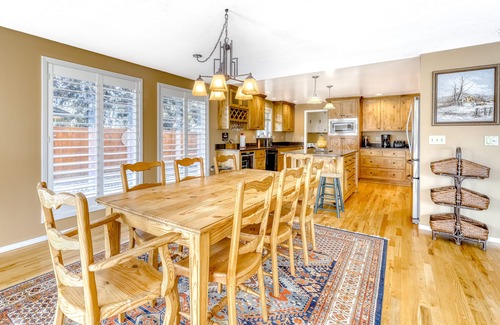 Southeast Bend House | Beautiful Golf Coursefront home with private hot tub, firepit, & great location