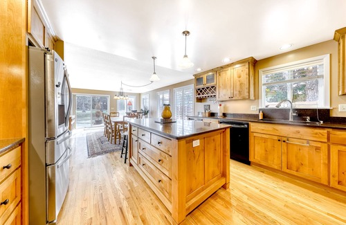 Southeast Bend House | Beautiful Golf Coursefront home with private hot tub, firepit, & great location