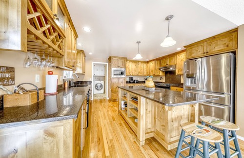Southeast Bend House | Beautiful Golf Coursefront home with private hot tub, firepit, & great location