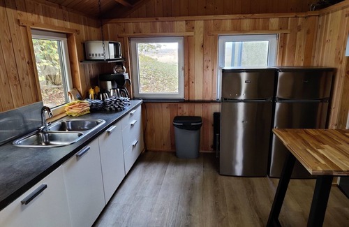 Bant House | Beautiful group accommodation with several chalets