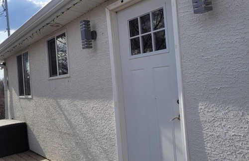 Saskatchewan House | Beautiful Guest House in the Qu'appelle Valley - Minutes From Town