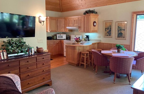 Sapphire House | BEAUTIFUL GUEST HOUSE NEAR THE SMOKEY MOUNTAINS. PROPERY IS FOR VACATION.
