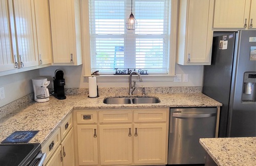 Dauphin Island House | Beautiful Gulf 4 BR/4 Bath, High End Furnishings w/Beach Gear and Kayak!