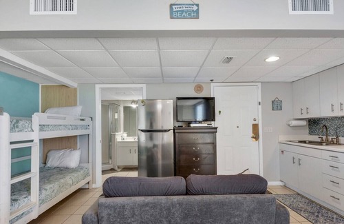 Long Beach Condo | Beautiful Gulf Front studio! Now with Bunkbeds!