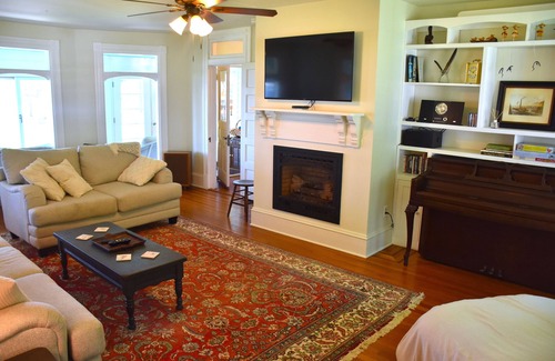 Grimstead House | Beautiful Gwynn’s Island Waterfront Home