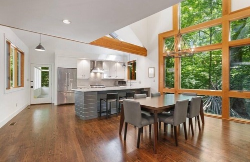Harbert House | Beautiful Harbert Home Close to Sandy Lake Michigan Beach!
