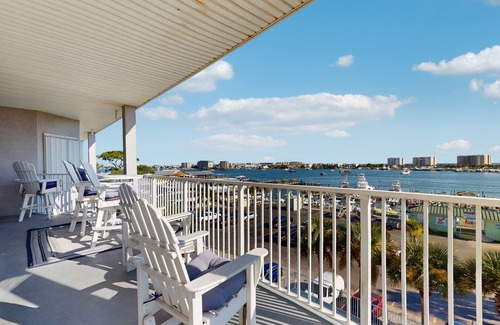 Destin Condo | Beautiful Harbor view condo, close to shopping, beaches and entertainment