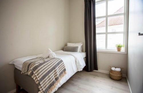 Sandviken Apartment | Beautiful Harbour Apartment With French Balcony