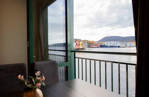 Sandviken Apartment | Beautiful Harbour Apartment With French Balcony