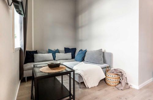 Sandviken Apartment | Beautiful Harbour Apartment With French Balcony