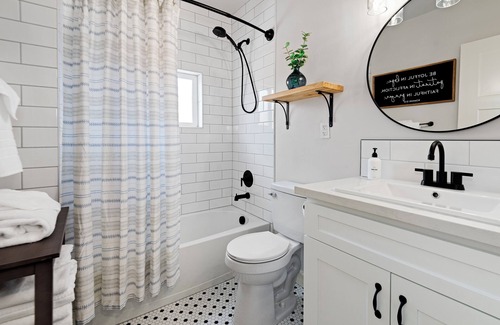 Redmond House | Beautiful Heart of Redmond Home Puts You Near Dining, Shopping, Fun!