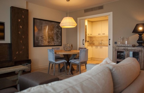 Torroella de Montgri Apartment | Beautiful High-end Apartment Overlooking Emporda Golf Course Lake (28)