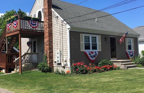 Bristol Apartment | Beautiful Historic Town, Home of the oldest 4th of July Parade in United State.