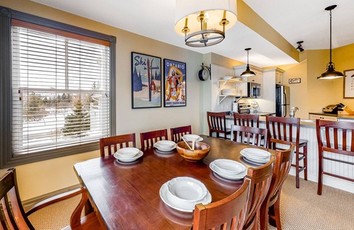 The Blue Mountains Condo | Beautiful Home w/Free WiFi, Fireplace, Private Washer/Dryer, and Shared Pool