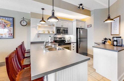 The Blue Mountains Condo | Beautiful Home w/Free WiFi, Fireplace, Private Washer/Dryer, and Shared Pool