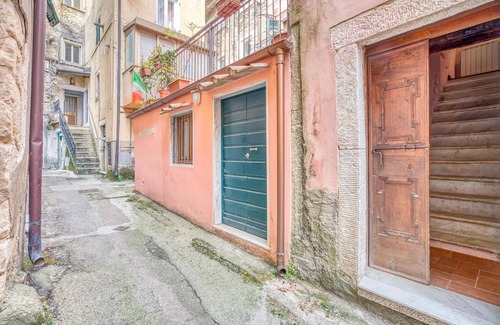Colonnata House | Beautiful holiday home with fantastic views of the countryside.